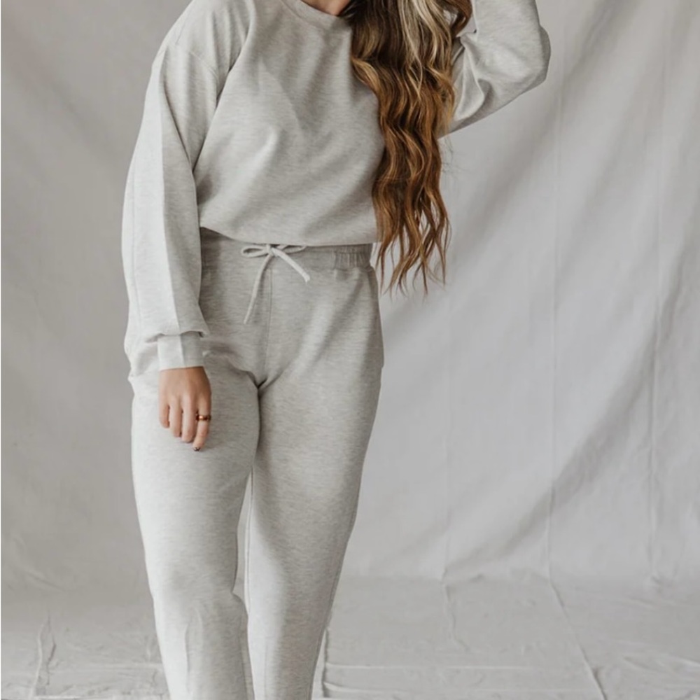 Lates by Kate Jet-Setter Jogger Set Long
Sleeve Grey